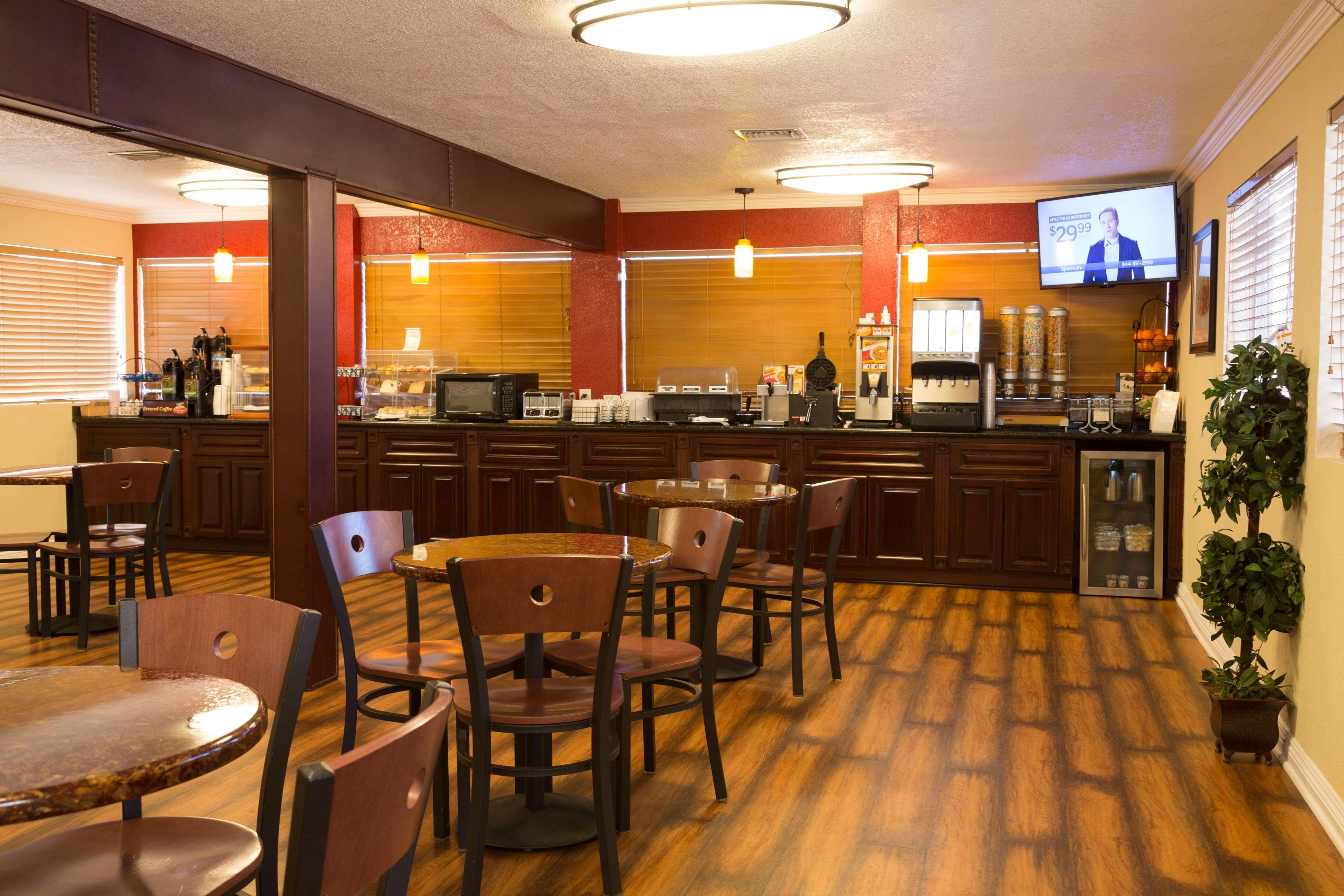 Best Western Desert Winds Mojave Bagian luar foto