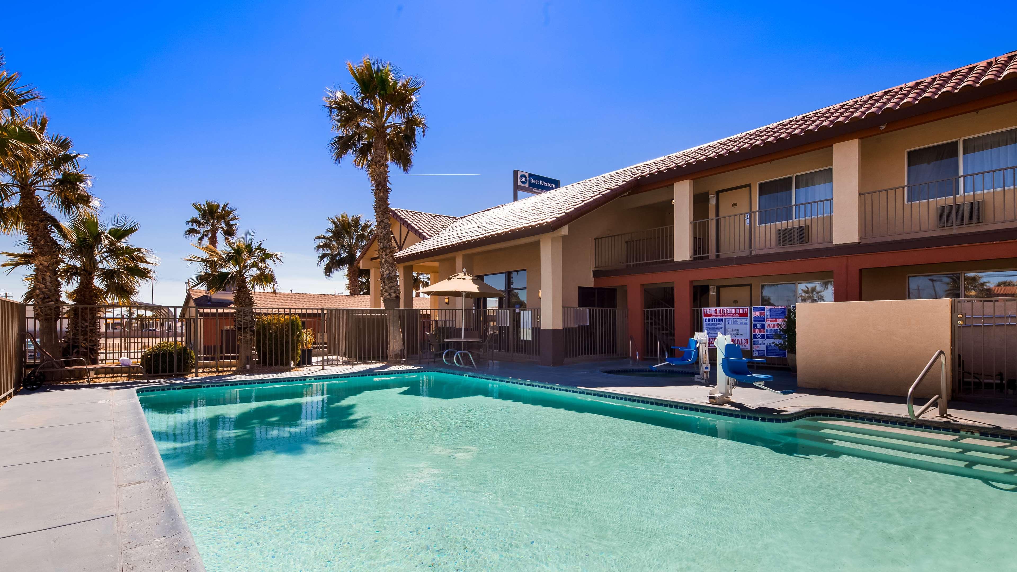 Best Western Desert Winds Mojave Bagian luar foto