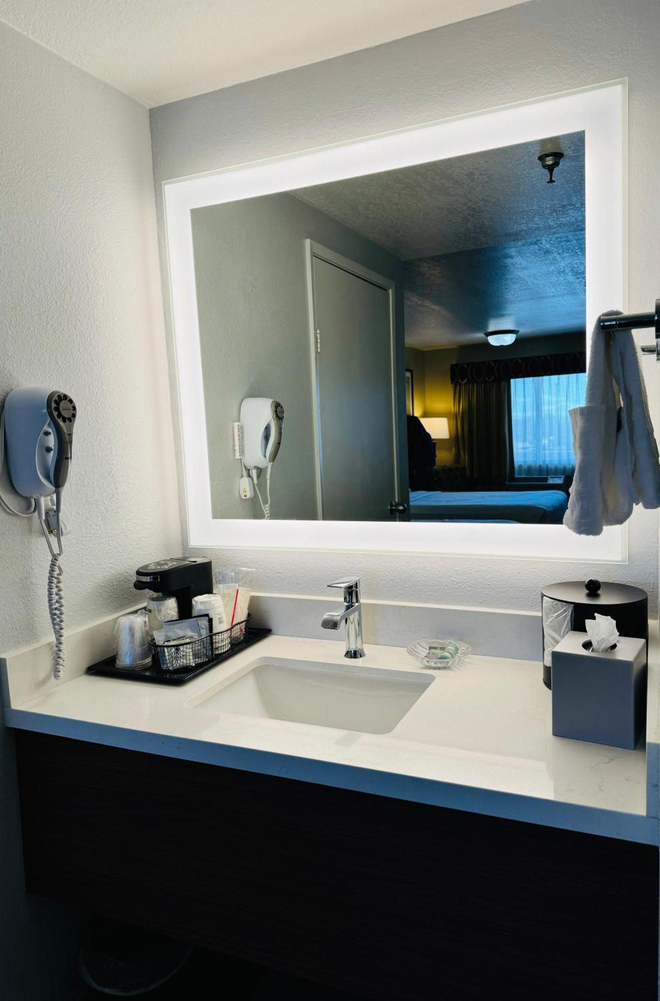 Best Western Desert Winds Mojave Bagian luar foto