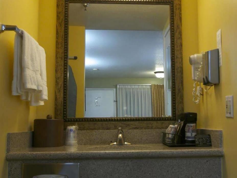 Best Western Desert Winds Mojave Bagian luar foto