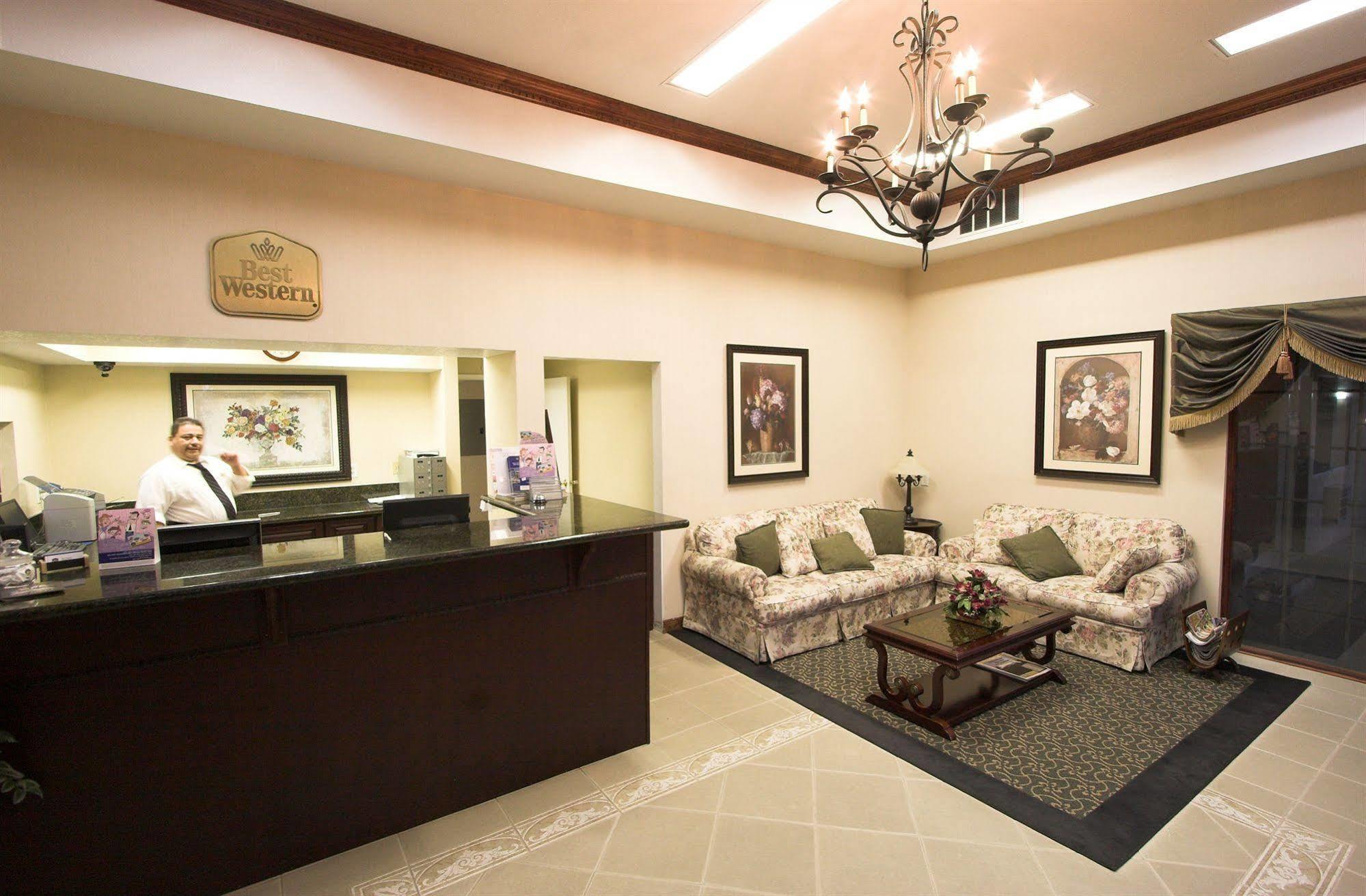 Best Western Desert Winds Mojave Bagian luar foto