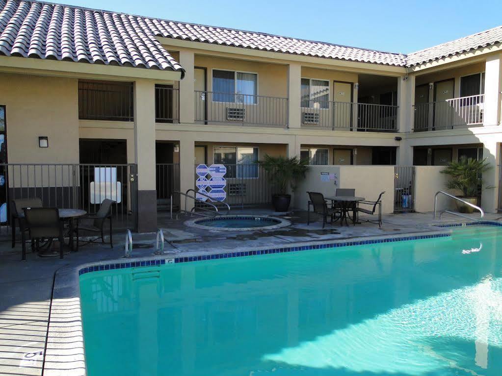 Best Western Desert Winds Mojave Bagian luar foto